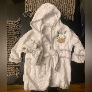 White infant baby robe never worn no size indicated